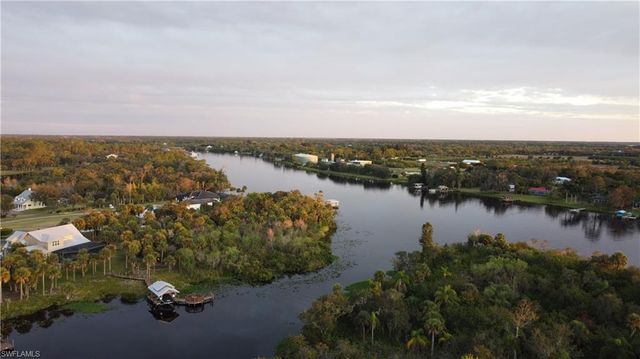 16520 Oakview CIR, Alva, FL 33920