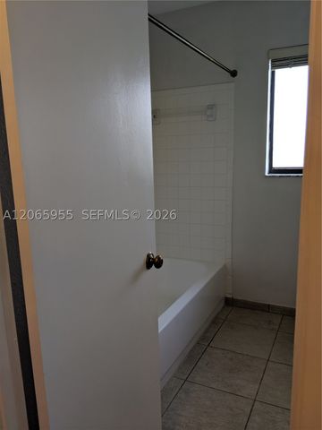 460 Lakeview Dr 4, Weston, FL 33326