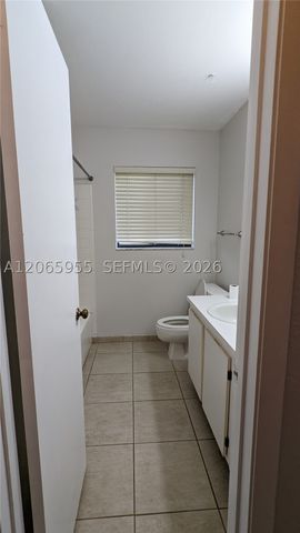 460 Lakeview Dr 4, Weston, FL 33326