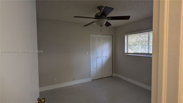 460 Lakeview Dr 4, Weston, FL 33326