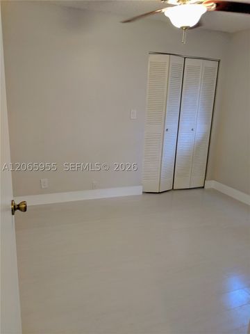 460 Lakeview Dr 4, Weston, FL 33326