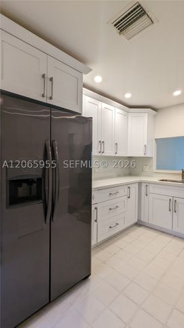 460 Lakeview Dr 4, Weston, FL 33326