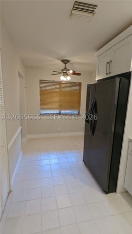 460 Lakeview Dr 4, Weston, FL 33326