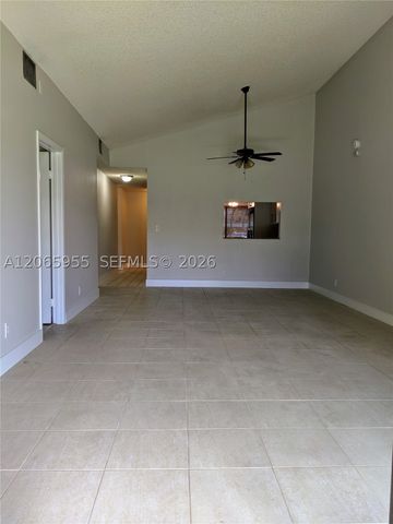 460 Lakeview Dr 4, Weston, FL 33326