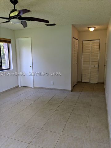 460 Lakeview Dr 4, Weston, FL 33326