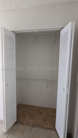 460 Lakeview Dr 4, Weston, FL 33326