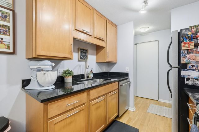 520 Ridgewood Avenue 107, Minneapolis, MN 55403