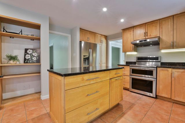 19 Southgate Road, Hollis, NH 03049