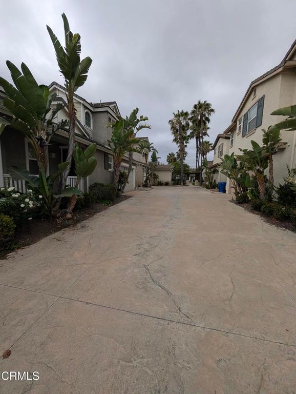 Image 3 of property listing at 417 Spring Park Road, Camarillo, CA 93012