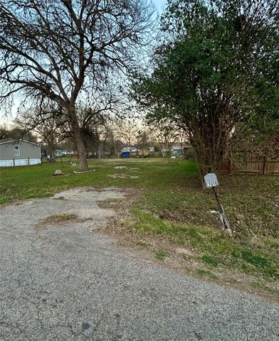 2011 Water ST, Bastrop, TX 78602