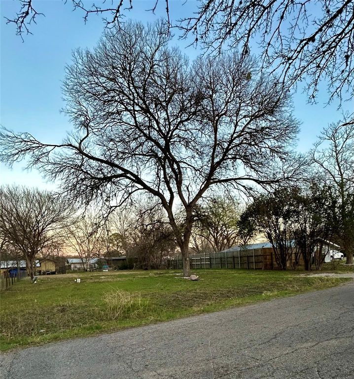 2011 Water ST, Bastrop, TX 78602