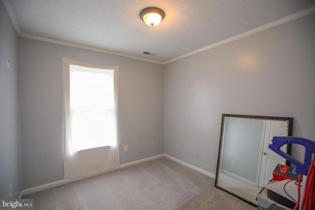 10 WHITING AVE, Boyce, VA 22620