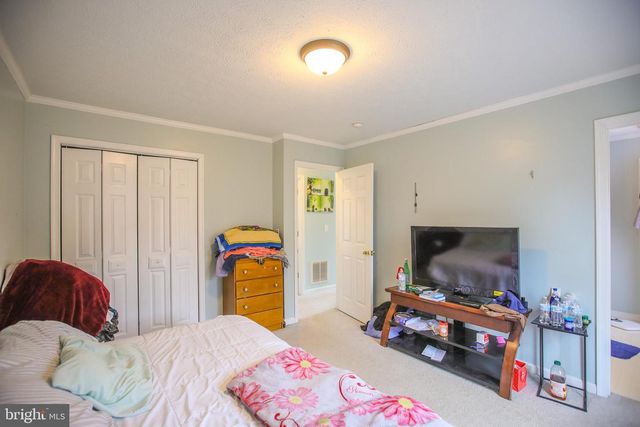 10 WHITING AVE, Boyce, VA 22620