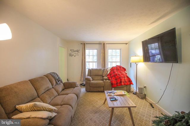 10 WHITING AVE, Boyce, VA 22620