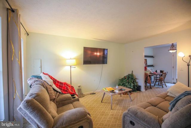 10 WHITING AVE, Boyce, VA 22620