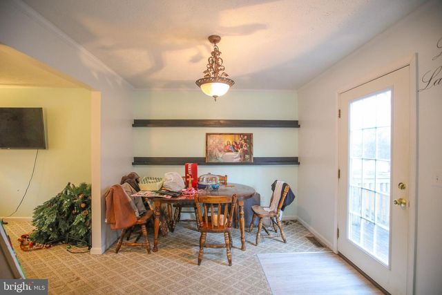 10 WHITING AVE, Boyce, VA 22620