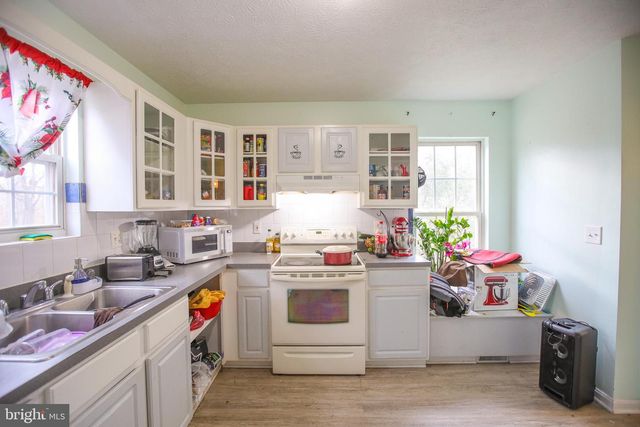 10 WHITING AVE, Boyce, VA 22620