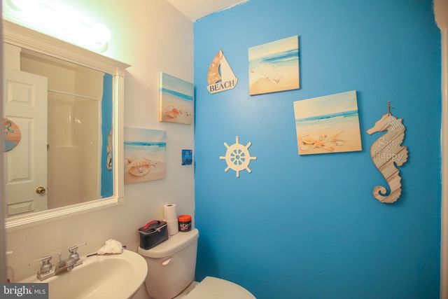 10 WHITING AVE, Boyce, VA 22620