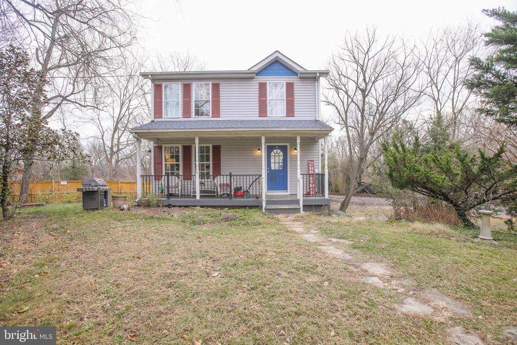 10 WHITING AVE, Boyce, VA 22620
