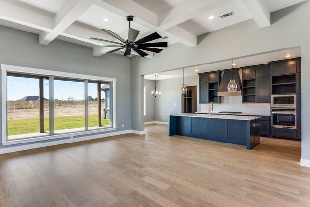 560 Aermotor Loop, Weatherford, TX 76085