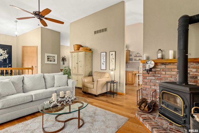 377 TEN MILE CREEK Road, Germantown Hills, IL 61548