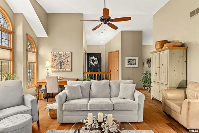 377 TEN MILE CREEK Road, Germantown Hills, IL 61548