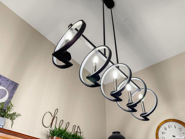 377 TEN MILE CREEK Road, Germantown Hills, IL 61548