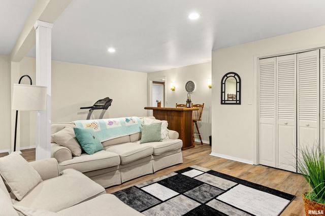 377 TEN MILE CREEK Road, Germantown Hills, IL 61548