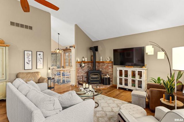 377 TEN MILE CREEK Road, Germantown Hills, IL 61548