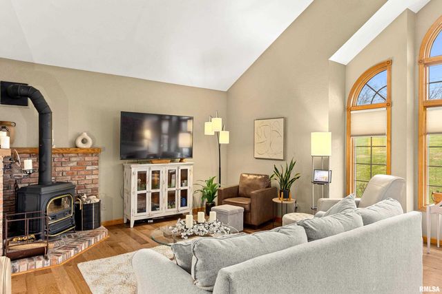 377 TEN MILE CREEK Road, Germantown Hills, IL 61548