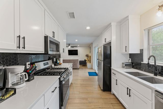 201 FAIRLANE DR, Round Rock, TX 78664