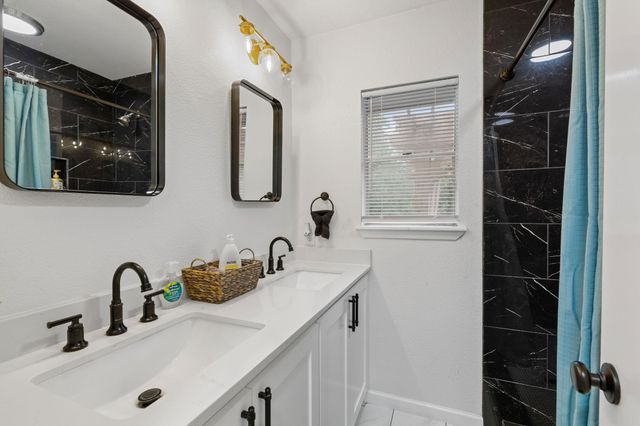 201 FAIRLANE DR, Round Rock, TX 78664