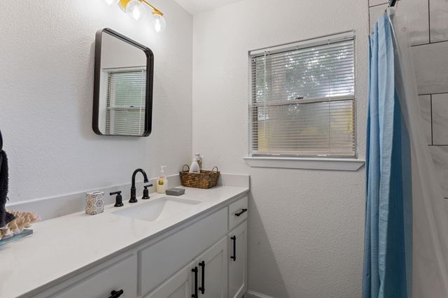 201 FAIRLANE DR, Round Rock, TX 78664