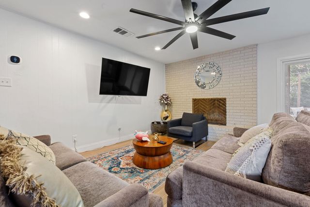 201 FAIRLANE DR, Round Rock, TX 78664