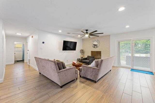 201 FAIRLANE DR, Round Rock, TX 78664