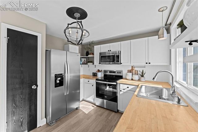 1945 Harwood Circle, Colorado Springs, CO 80916