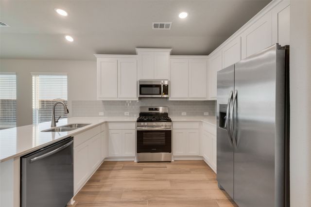 128 Cranz Farm Drive, Saginaw, TX 76179