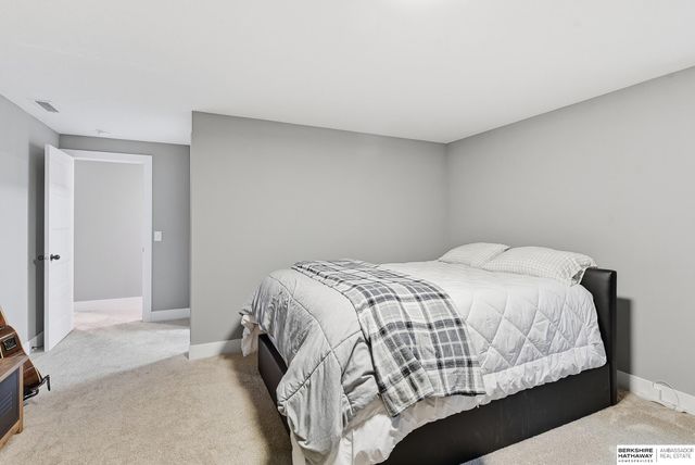 7806 S 184th Terrace, Omaha, NE 68136