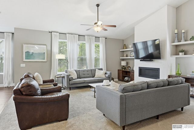 7806 S 184th Terrace, Omaha, NE 68136