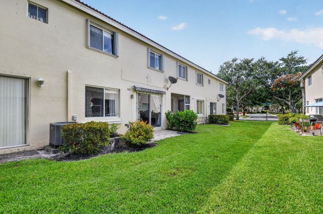 3117 N Evergreen Circle, Boynton Beach, FL 33426