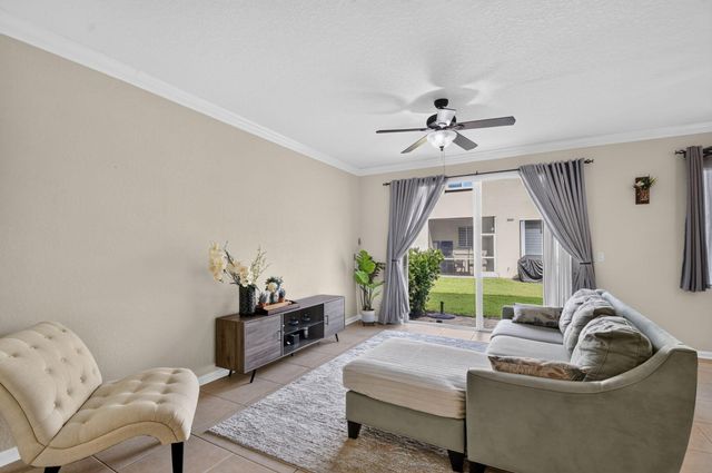 3117 N Evergreen Circle, Boynton Beach, FL 33426