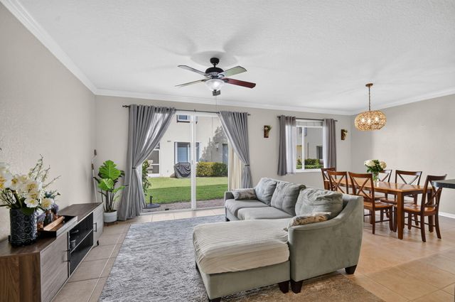 3117 N Evergreen Circle, Boynton Beach, FL 33426
