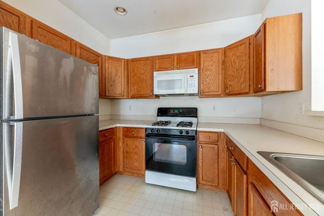 540 Cranbury Road 104, East Brunswick, NJ 08816