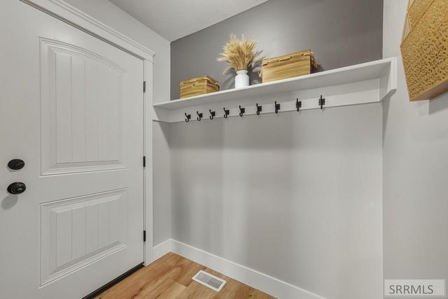 5317 E Buchanan Avenue, Iona, ID 83427