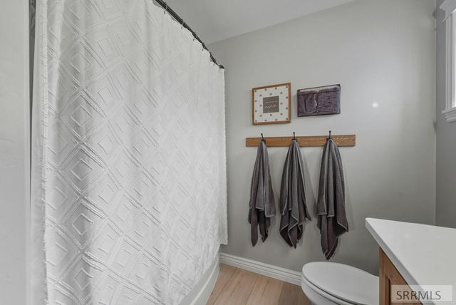 5317 E Buchanan Avenue, Iona, ID 83427