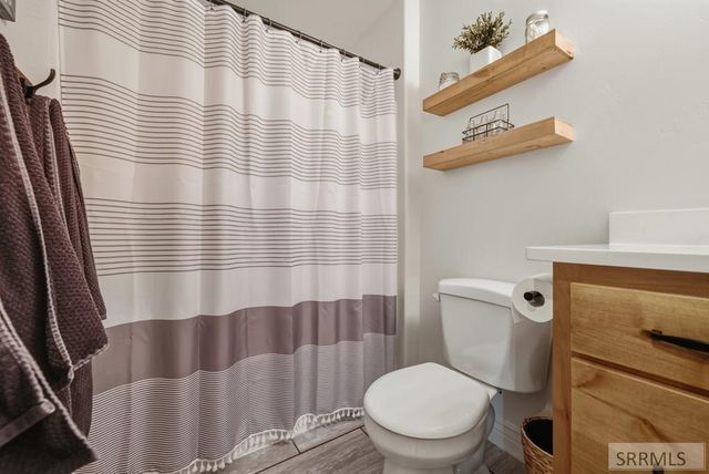 5317 E Buchanan Avenue, Iona, ID 83427