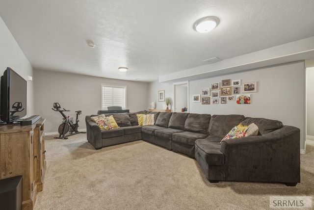 5317 E Buchanan Avenue, Iona, ID 83427