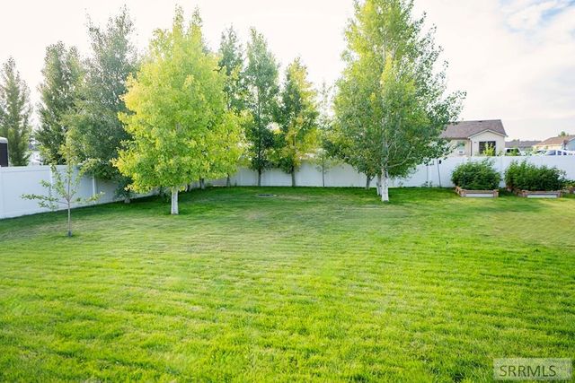 5317 E Buchanan Avenue, Iona, ID 83427