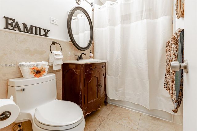 1243 W 78th St, Hialeah, FL 33014