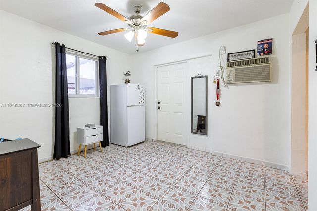 1243 W 78th St, Hialeah, FL 33014